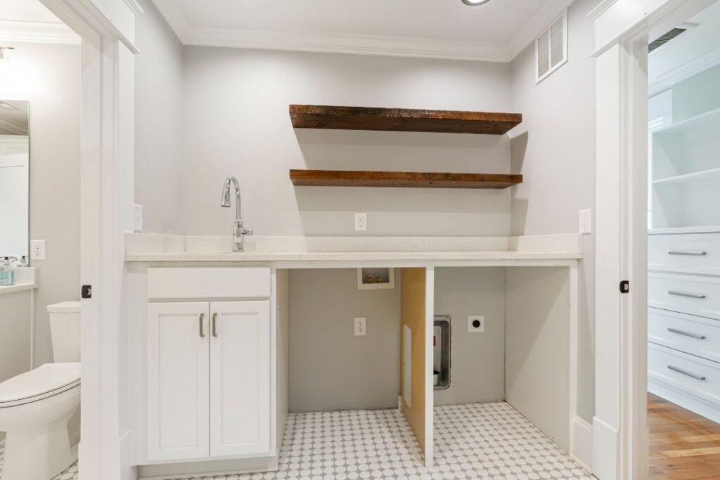 utilising vertical space in bathroom